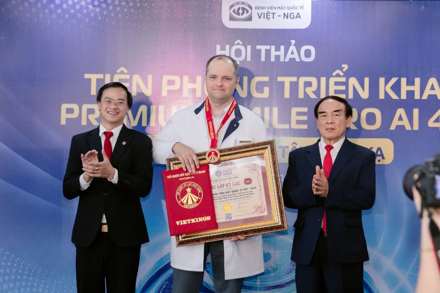 Bệnh viện Mắt Quốc tế Việt - Nga xác lập kỷ lục Việt Nam với Premium SMILE Pro AI 4.0