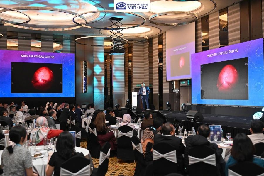 BS. Chernov Evgenii báo cáo tại Hội thảo Nhãn khoa quốc tế S.E.E.K Meeting 2026