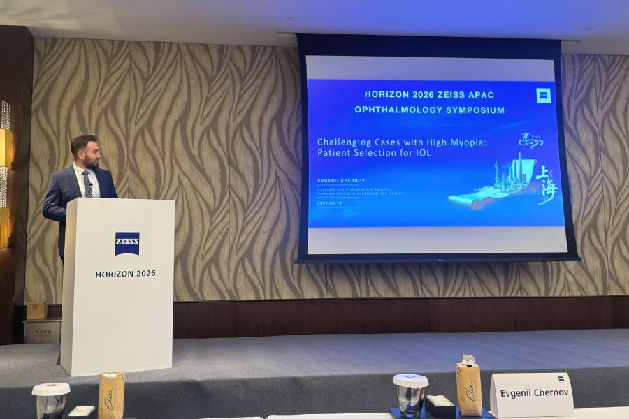 BS Evgenii Chernov trình bày báo cáo chuyên sâu tại Hội nghị Nhãn khoa Quốc tế