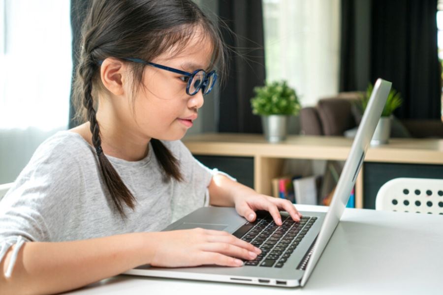 5 cách chăm sóc mắt cho trẻ khi bước vào năm học mới