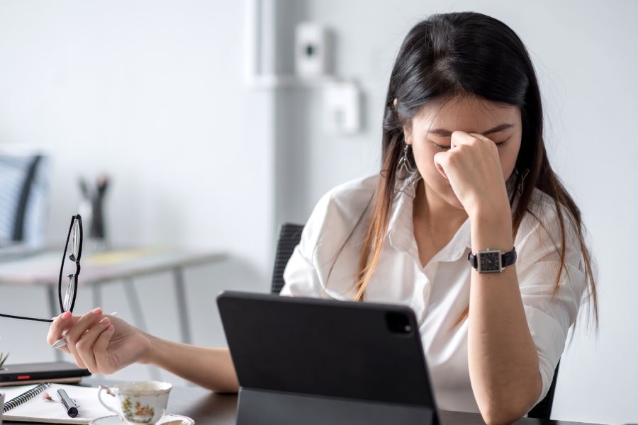 Vì sao bạn hay bị chói mắt?