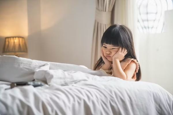 Trẻ chớp mắt liên tục: Phản xạ bình thường hay vấn đề thị lực tiềm ẩn?
