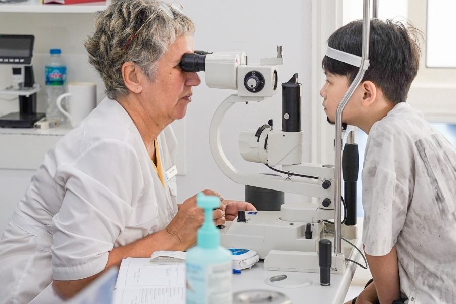 Video: Làm thế nào kiểm soát tiến triển cận thị ở trẻ? 