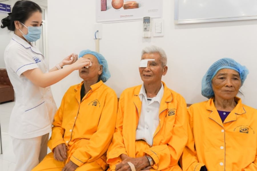 Nguyên nhân chủ yếu gây mù lòa ở người cao tuổi