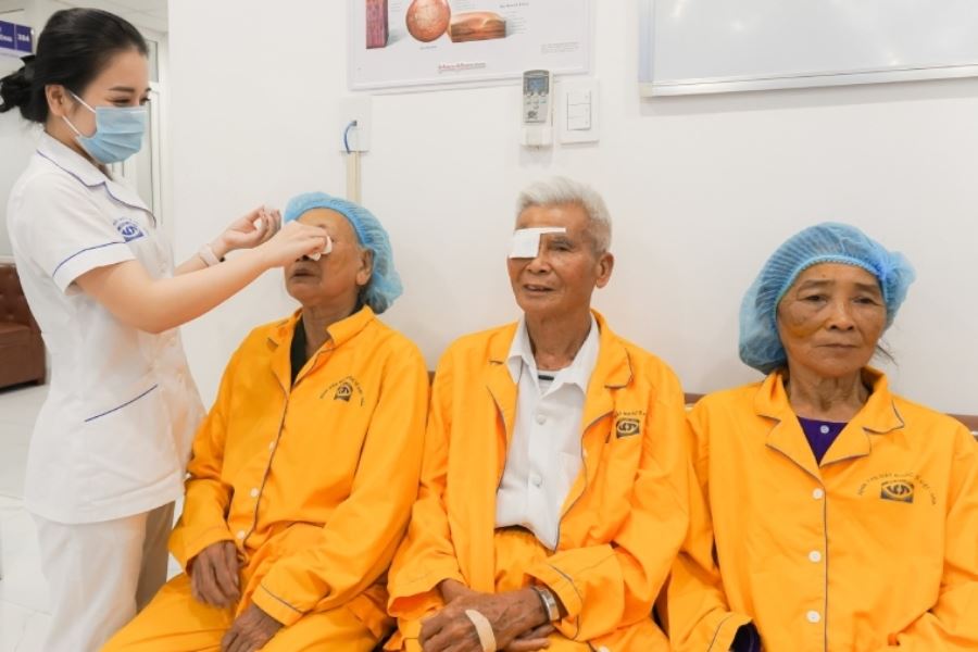 Kinh nghiệm lựa chọn thủy tinh thể nhân tạo phù hợp